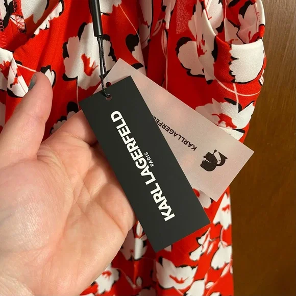 ❤️Host Pick🌟Karl Lagerfeld Red Floral Tank Top - Picture 5 of 7